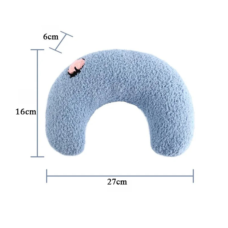 Dimensions of the cat pillow: 27 cm wide, 16 cm tall and 6 cm thick